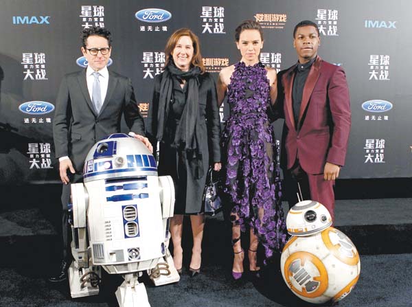 El elenco en su "premier" en China.