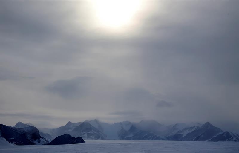 Fotografía de archivo fechada el 22 de noviembre de 2015, en el campamento Glaciar Unión, en la Antártida.