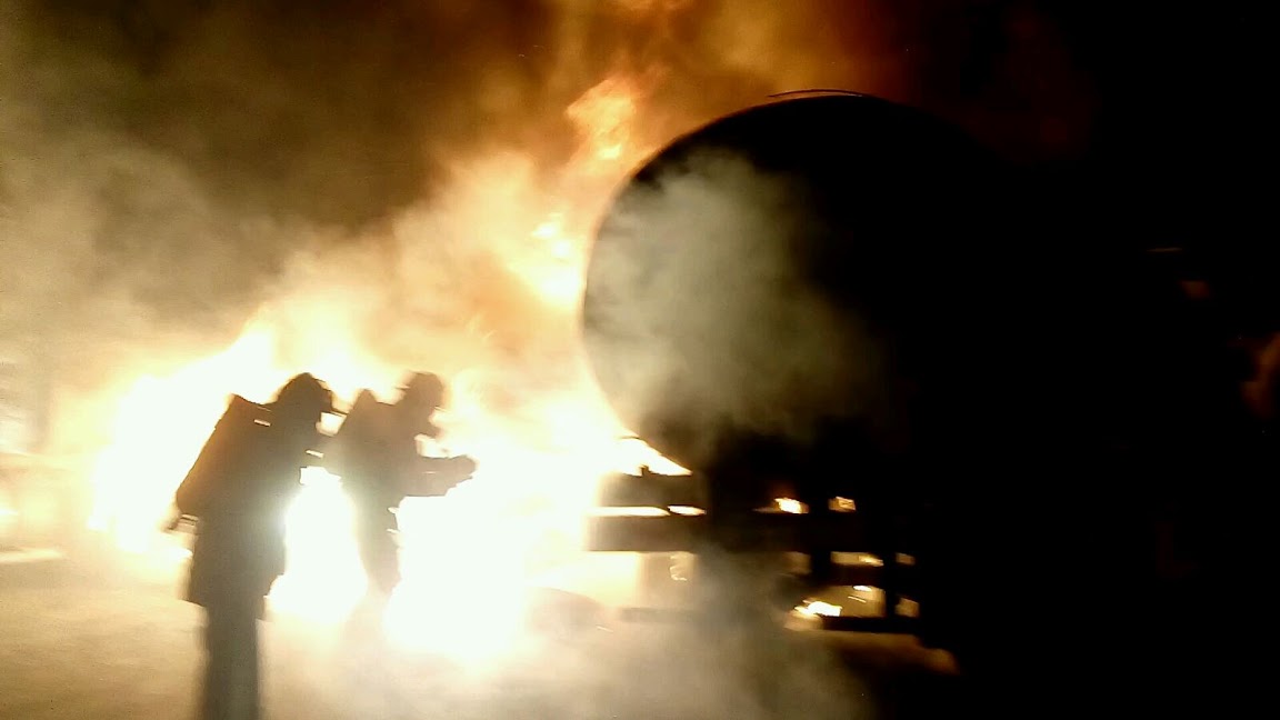 Incendio de pipa en Valles.
