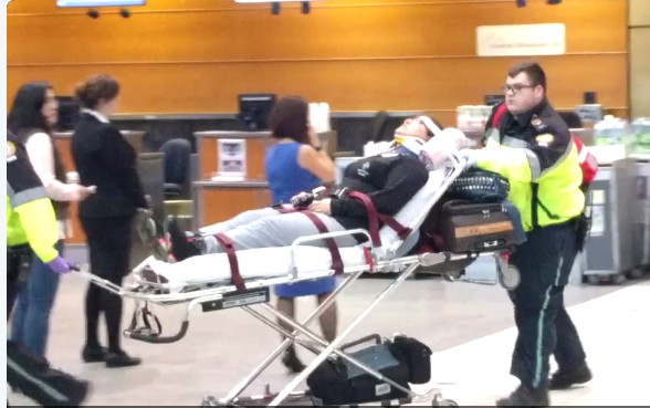 Servicios de emergencia se trasladaron al aeropuerto de Calgary para atender a los heridos.