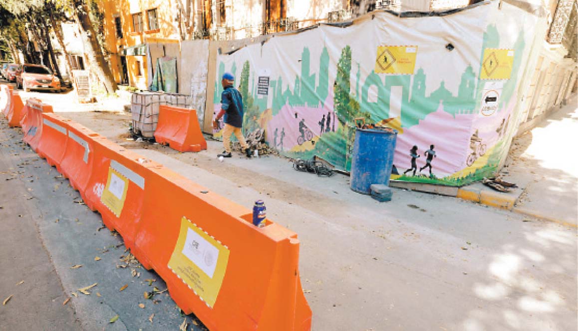 Zanjas y hoyos afectan calles de la Cuauhtémoc