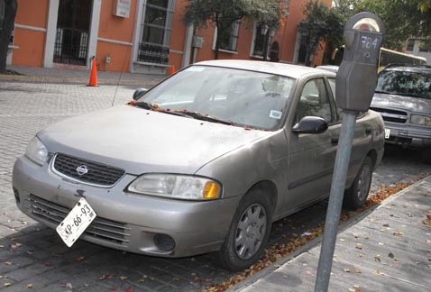 A algunos hasta la placa se les está cayendo.