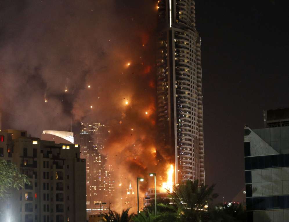 Al menos 14 personas resultaron heridas por el incendio en un hotel de lujo en Dubai. 