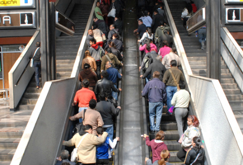 El Sistema de Transporte Colectivo Metro concluyó el programa de sustitución de 62 escaleras electromecánicas, en 27 estaciones de las líneas 1, 2, 3 
