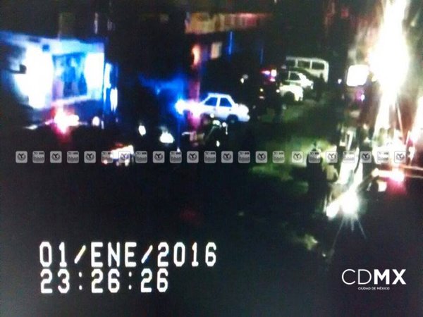 Un incendio se reportó esta noche en un edificio ubicado a la altura de Balderas, en el Centro.
