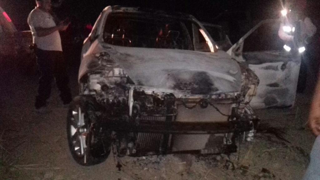 Cuatro cuerpos fueron encontrados calcinados y con las manos atadas dentro de una camioneta en Zihuatanejo.