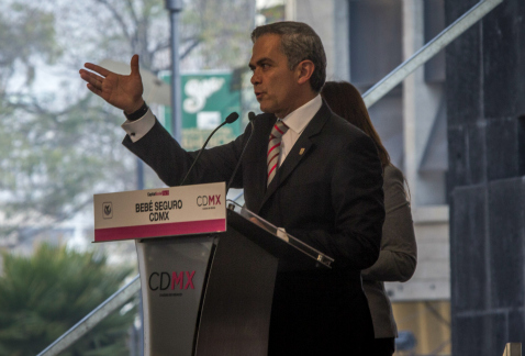 El jefe de Gobierno del Distrito Federal, Miguel Ángel Mancera, dijo que se trabaja para cumplir el compromiso de que funcione a plenitud el nuevo sis