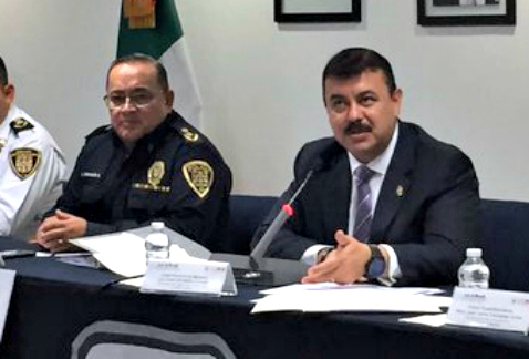 El secretario de Seguridad Pública del Distrito Federal, Hiram Almeida, se reunirá este martes con diputados locales del PRD para tratar el tema del n