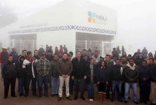 El gobernador entregó apoyos en Zacatlán. 