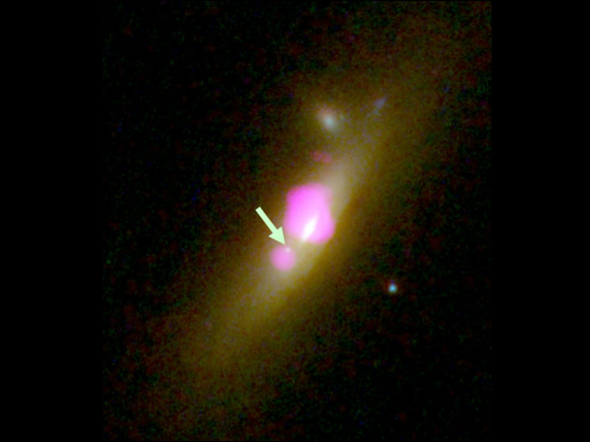 La galaxia SDSS J1126 + 2944 tomada con el telescopio espacial Hubble.