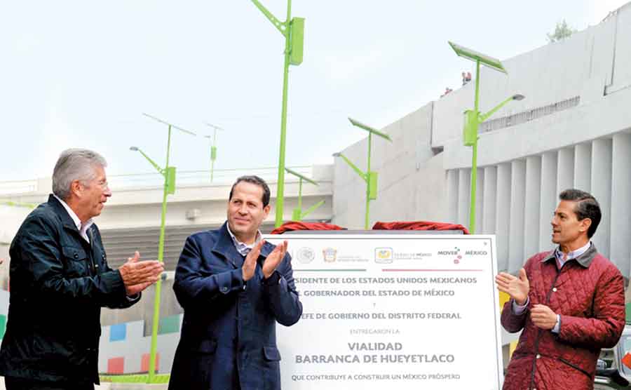 Gerardo Ruiz Esparza, Secretario De Comunicaciones; Eruviel Ávila, Gobernador Del Estado De México, Y El Jefe Del Ejecutivo En Huixquilucan.