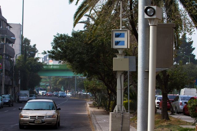 Las fotomultas se aplican en la Ciudad de México y en otros estados del país.