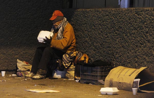 Uno de los lugares en donde se puede ubicar a la mayor parte de las personas que deambulan por las calles es bajo los puentes, ya que se han convertid
