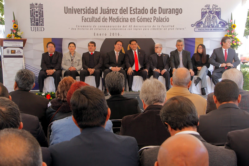 Ceremonia del 40 aniversario de la Facultad de Medicina de la Universidad Juárez del Estado de Durango.