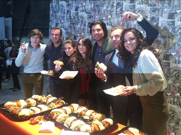 Federico Ayos, Alejandro Ávila, Mónica Zorti, Dulce María, Alejandro Tommasi y Lourdes Reyes forman parte del elenco. 