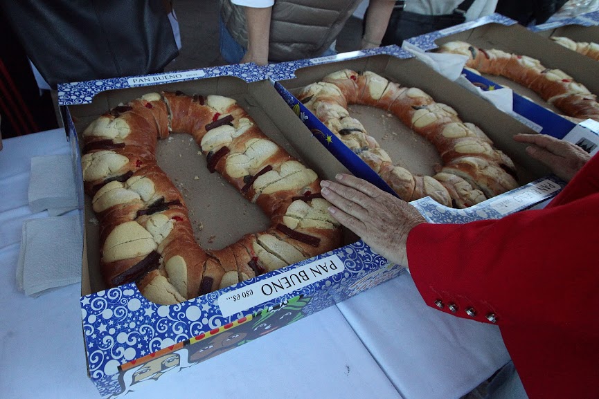 Regalan juguetes y rosca de reyes en Zapopan