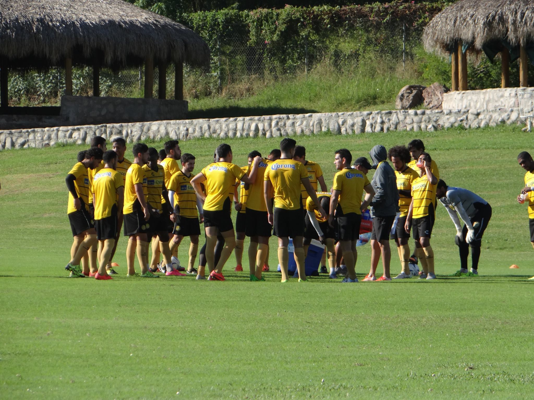 El equipo durante el entrenamiento 