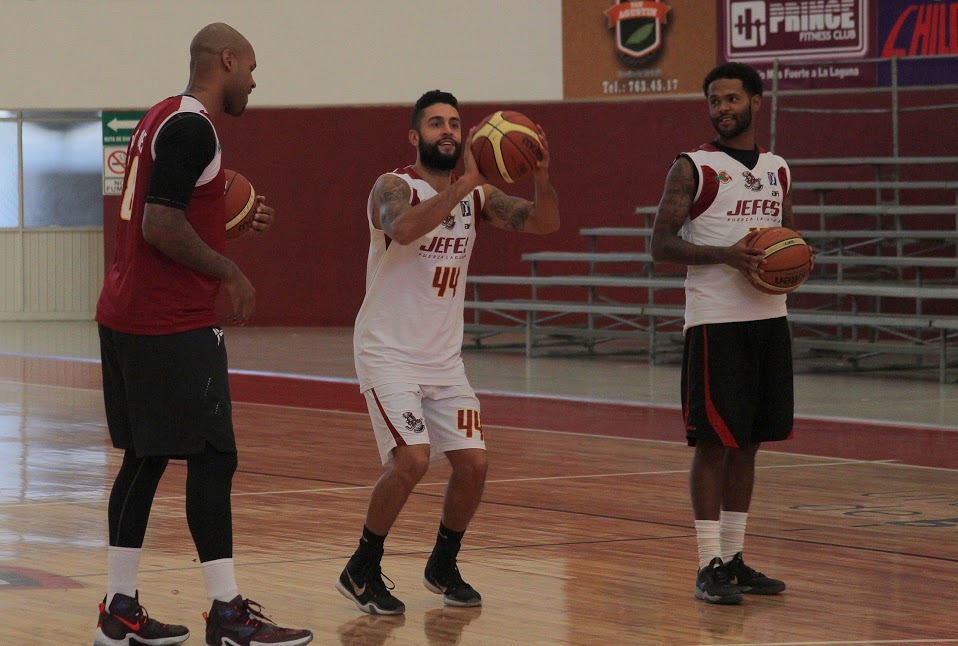 La Liga Nacional de Baloncesto Profesional sancionó Jefes Fuerza Lagunera por supuestamente incumplir en pagos de arbitraje.