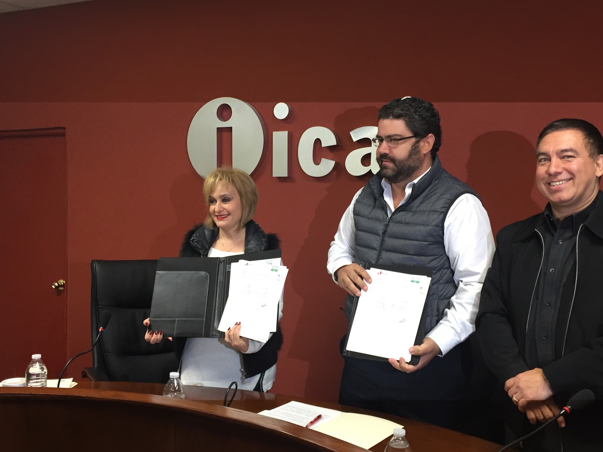 EL ICAI firmó un acuerdo de colaboración con el CECYTEC para evaluar a maestros y alumnos en materia de transparencia.