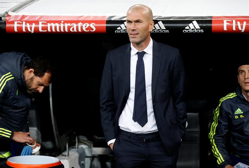 Zinedine Zidane en su debut como estratega en el Real Madrid