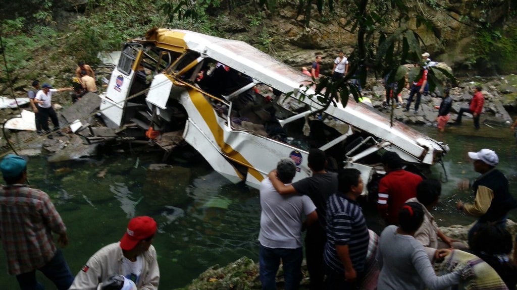 De acuerdo con los primeros reportes, el exceso de velocidad pudo ser la causa del accidente.