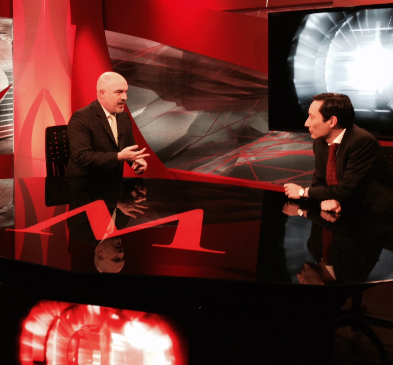 Javier Cruz Angulo en entrevista con Carlos Puig en Milenio Televisión.