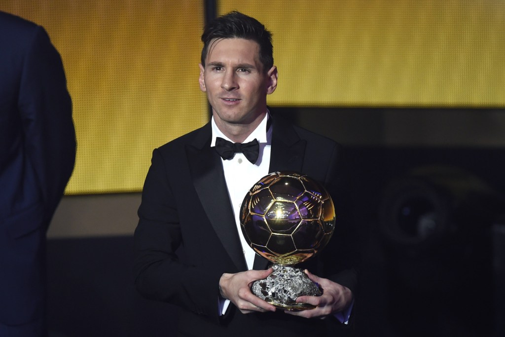Leonel Messi recibe su quinto Balón de Oro