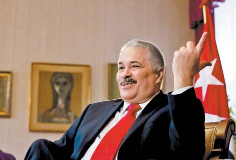 El jefe de la delegación cubana en México destacó el interés de su país en el desarrollo energético.
