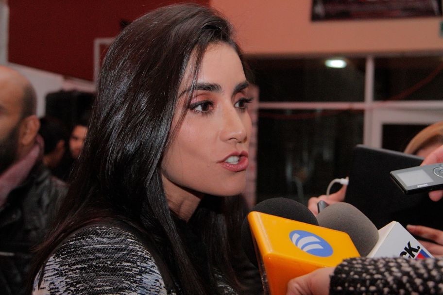 Paola Núñez, actriz de la película "El cumple de la abuela" aseguró que el cine mexicano aún está en pañales.