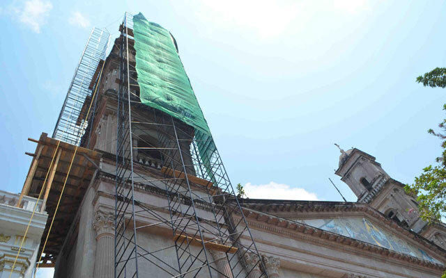 Trabajos de reconstrucción de la Catedral de Tampico.