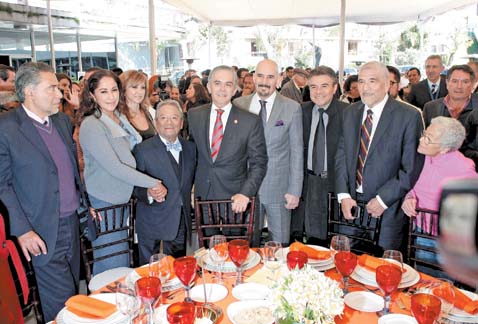 Armando Manzanero destacó que su invitado de honor era Miguel Ángel Mancera.
