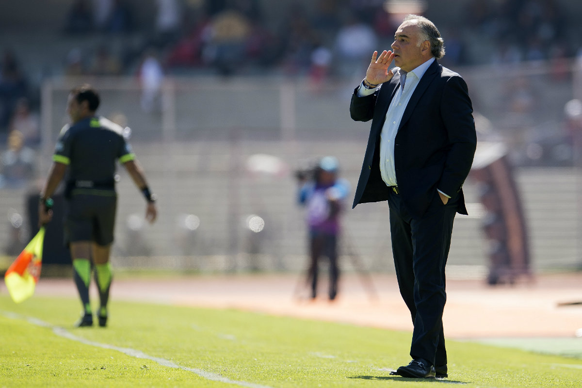 Memo Vázquez en el partido ante Toluca