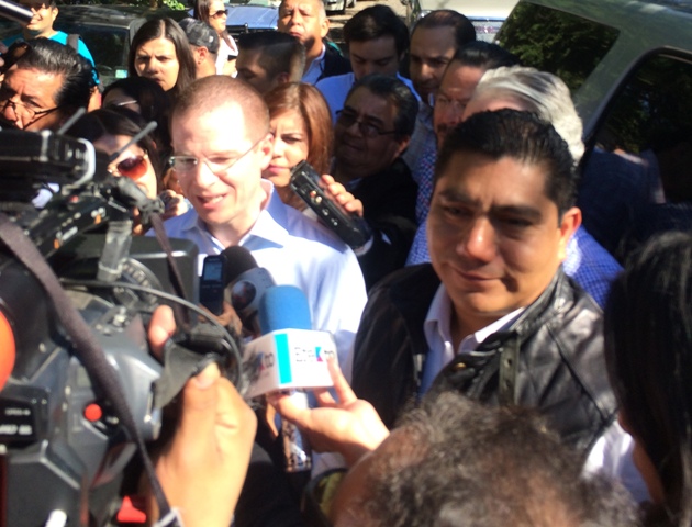 El presidente nacional del PAN, Ricardo Anaya, y el candidato de Acción Nacional a la gubernatura de Colima, Jorge Luis Preciado.