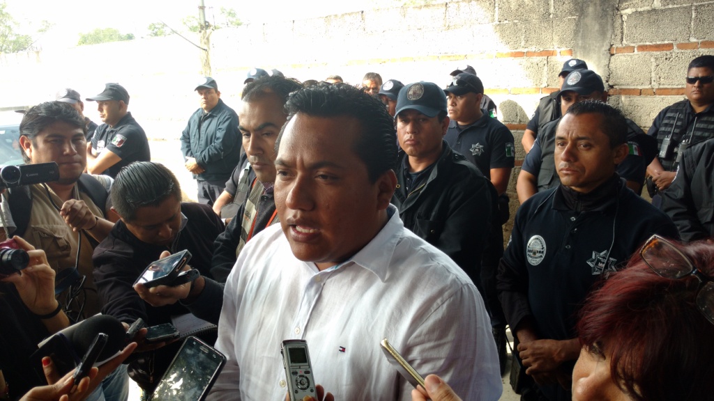 El alcalde de Tlaquiltenango, Enrique Alonso Plascencia, expulsó al Mando Único de las instalaciones de la Policía Municipal.