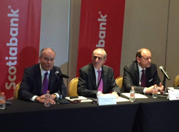 Brian Porter, Dieter Jentsch y Enrique Zorrilla en conferencia de prensa. 