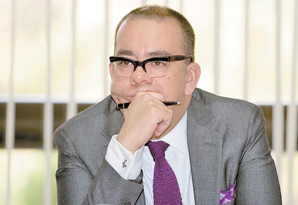 El ahora funcionario universitario también es colaborador de MILENIO.