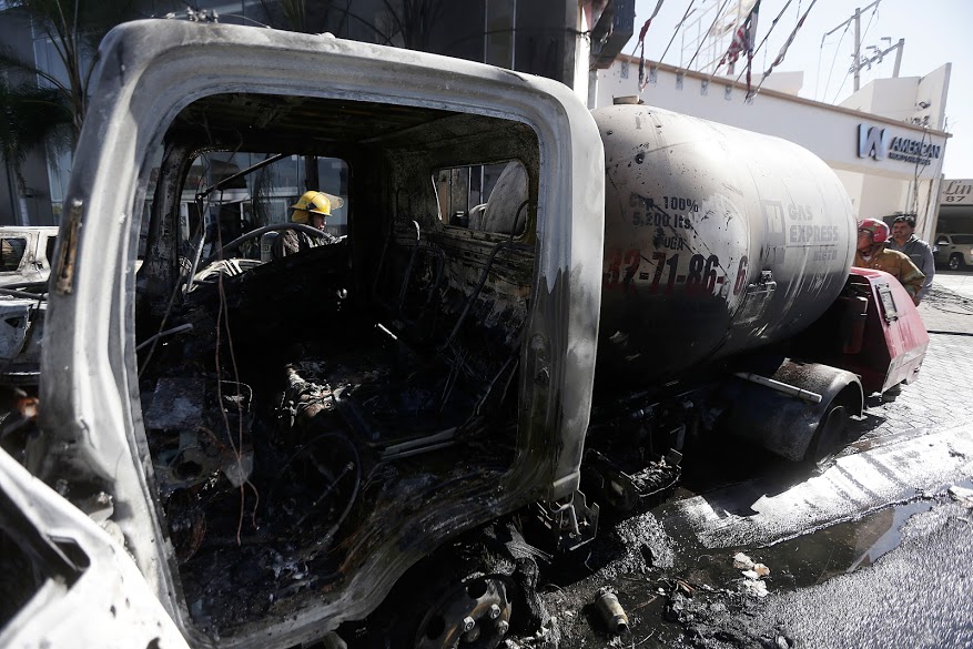 Se incendia Pipa de Gas Express Nieto en Tonalá