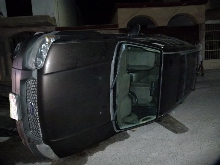 Después de realizar el peritaje, el conductor de la camioneta resultó responsable del percance.