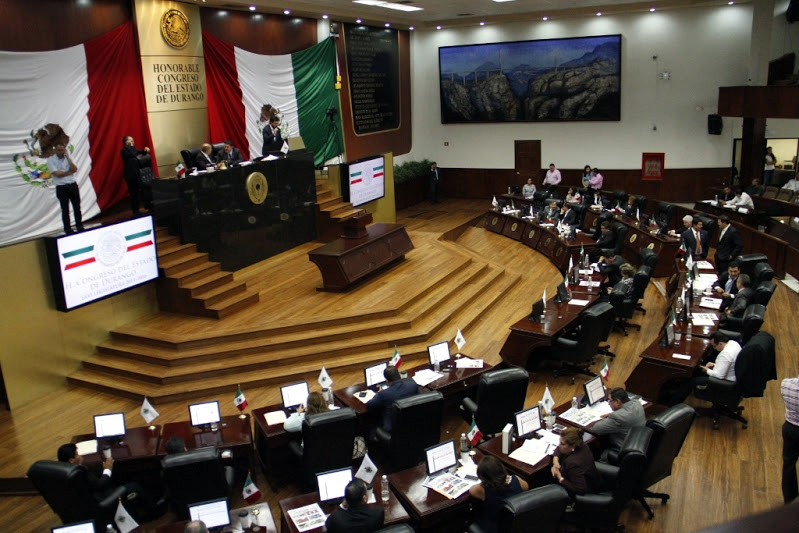 Una tercera parte de los diputados de Durango ha pedido licencia.