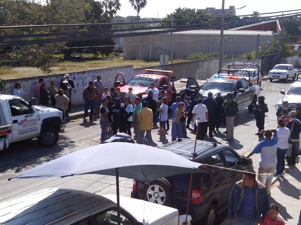 Empleados bloquearon la Avenida Rosalio Bustamante, en Madero.