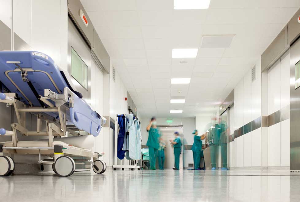 Casi todos los hospitales tienen convenios con bancos, por lo que se recomienda contratar tarjetas  de crédito a meses sin intereses y con tasa cero.