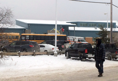 El incidente se produjo alrededor de las 19.00 GMT en la Escuela Comunitaria de La Loche, una comunidad de unos 2 mil 700 habitantes.