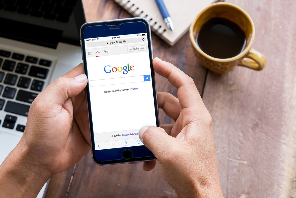 Un reporte de Bloomberg asegura que Google pagó mil millones de dólares a Apple. 