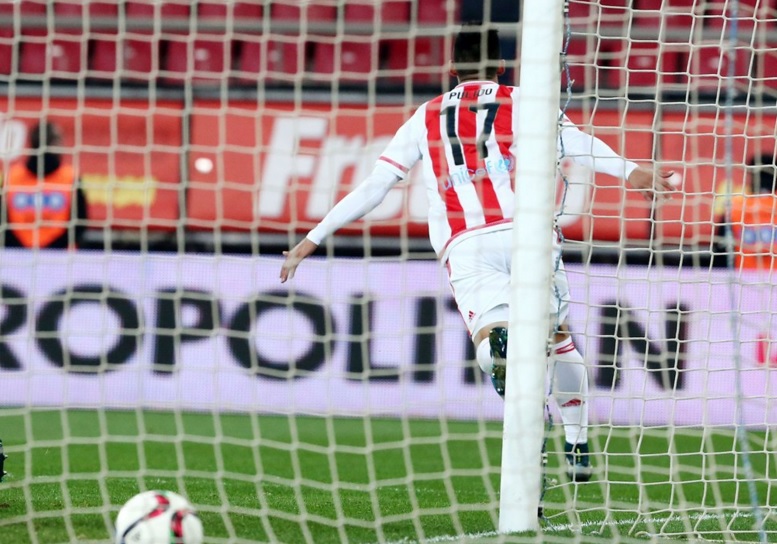 Primera anotación de Alan Pulido en la Liga de Grecia 