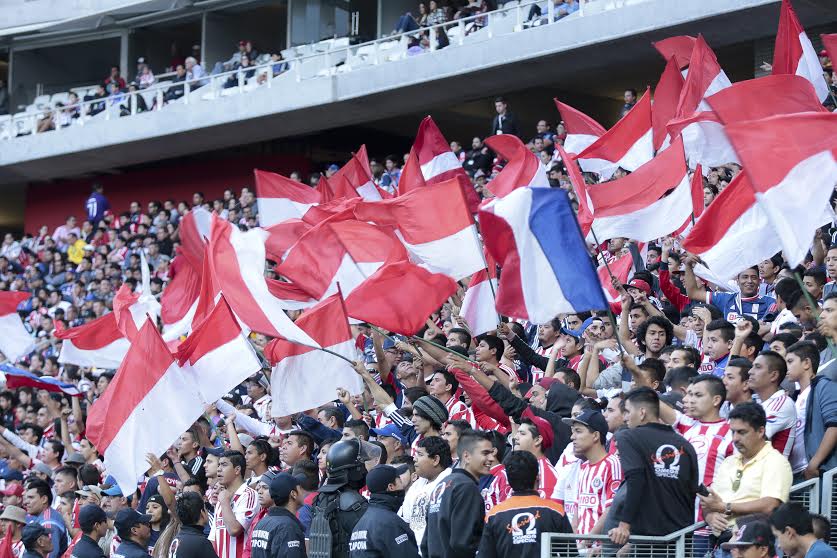 Alrededor de 38 mil aficionados asistieron al juego entre Chivas y Tigres. 