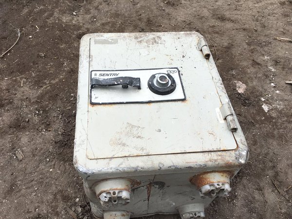 La caja fuerte fue hallada bajo los cimientos de la ex casa de Escobar.