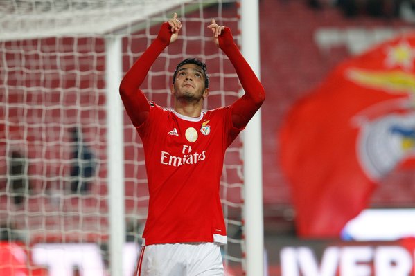 Apareció el delantero mexicano en la goleada sobre Moreirense