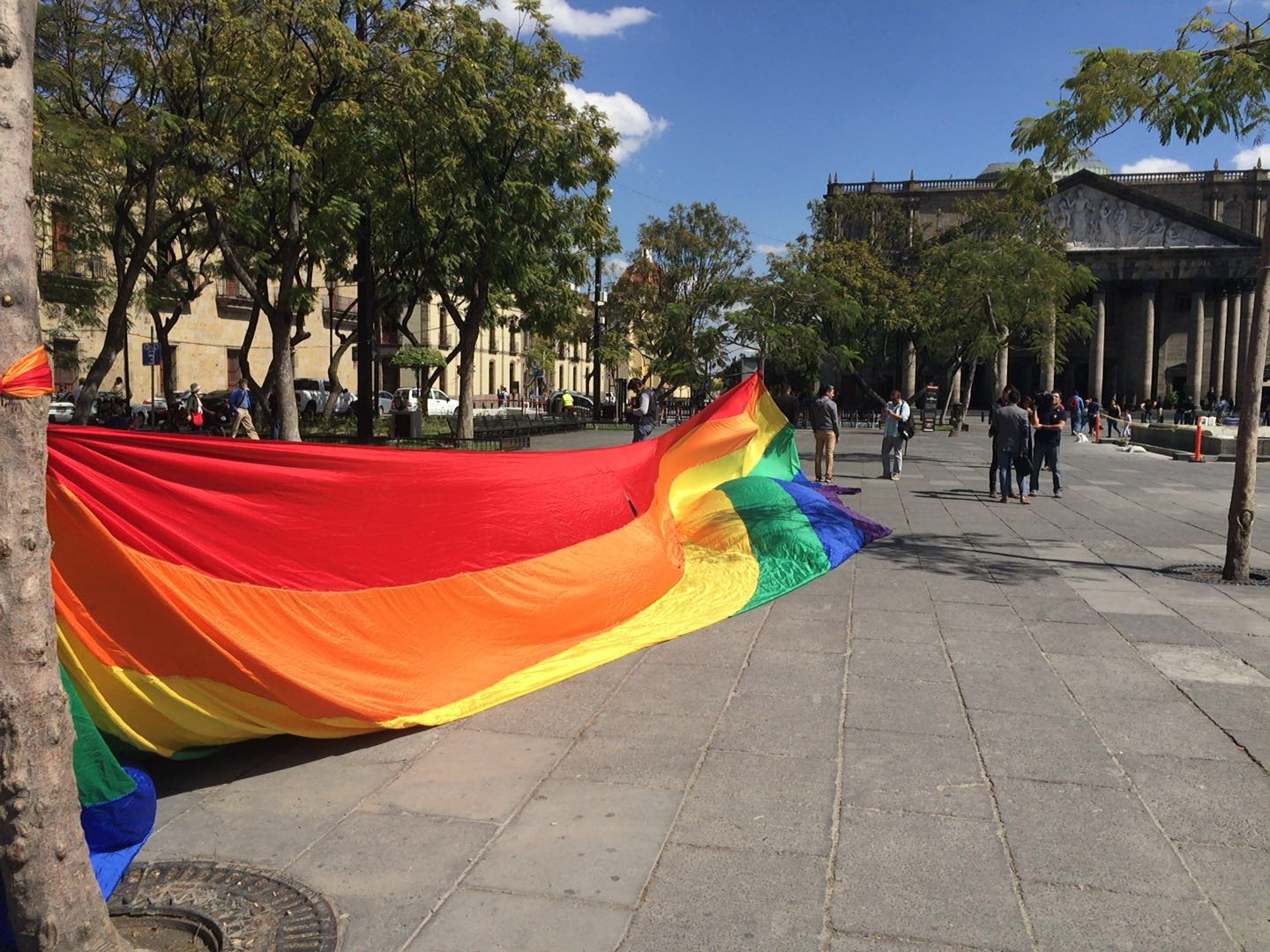En plaza Liberación comienzan los festejos.