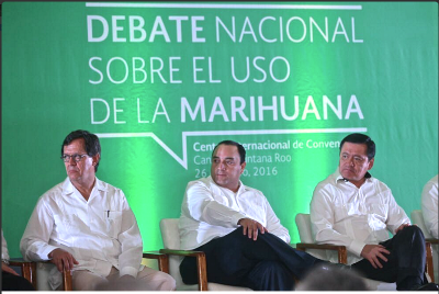 El subsecretario de Derechos Humanos de la Segob, Roberto Campa; el gobernador de Quintana Roo, Roberto Borge, y el secretario de Gobernación, Miguel 