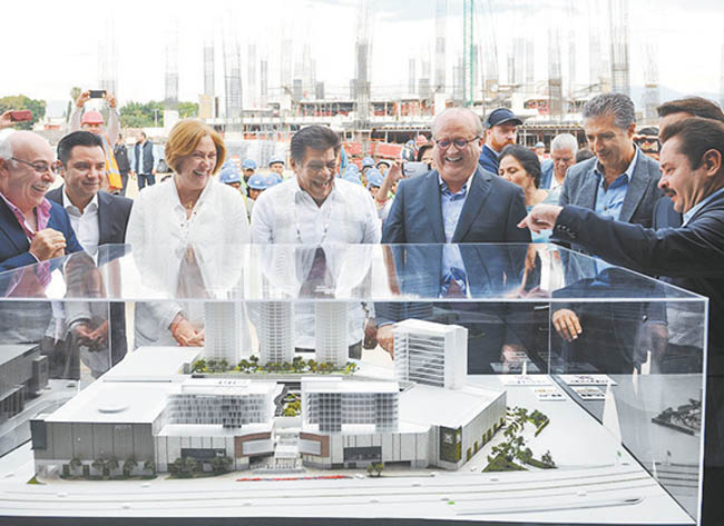 Autoridades y empresarios presentaron Averanda. 